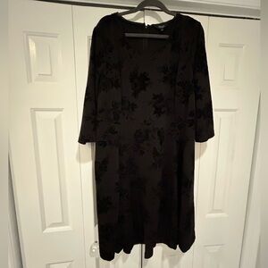Women’s plus black velvet midi dress